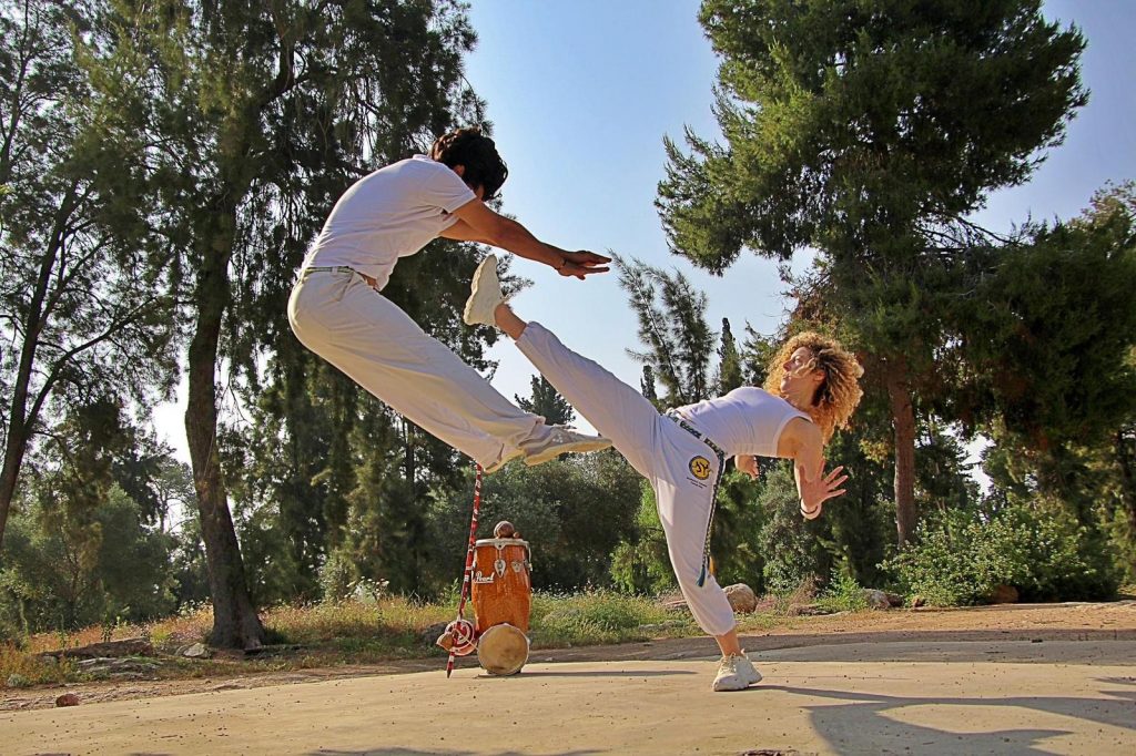 אימון קפוארה לבנות